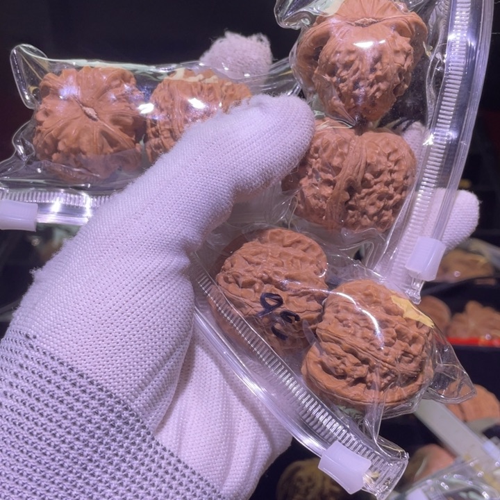 文玩核桃把件三角白 36