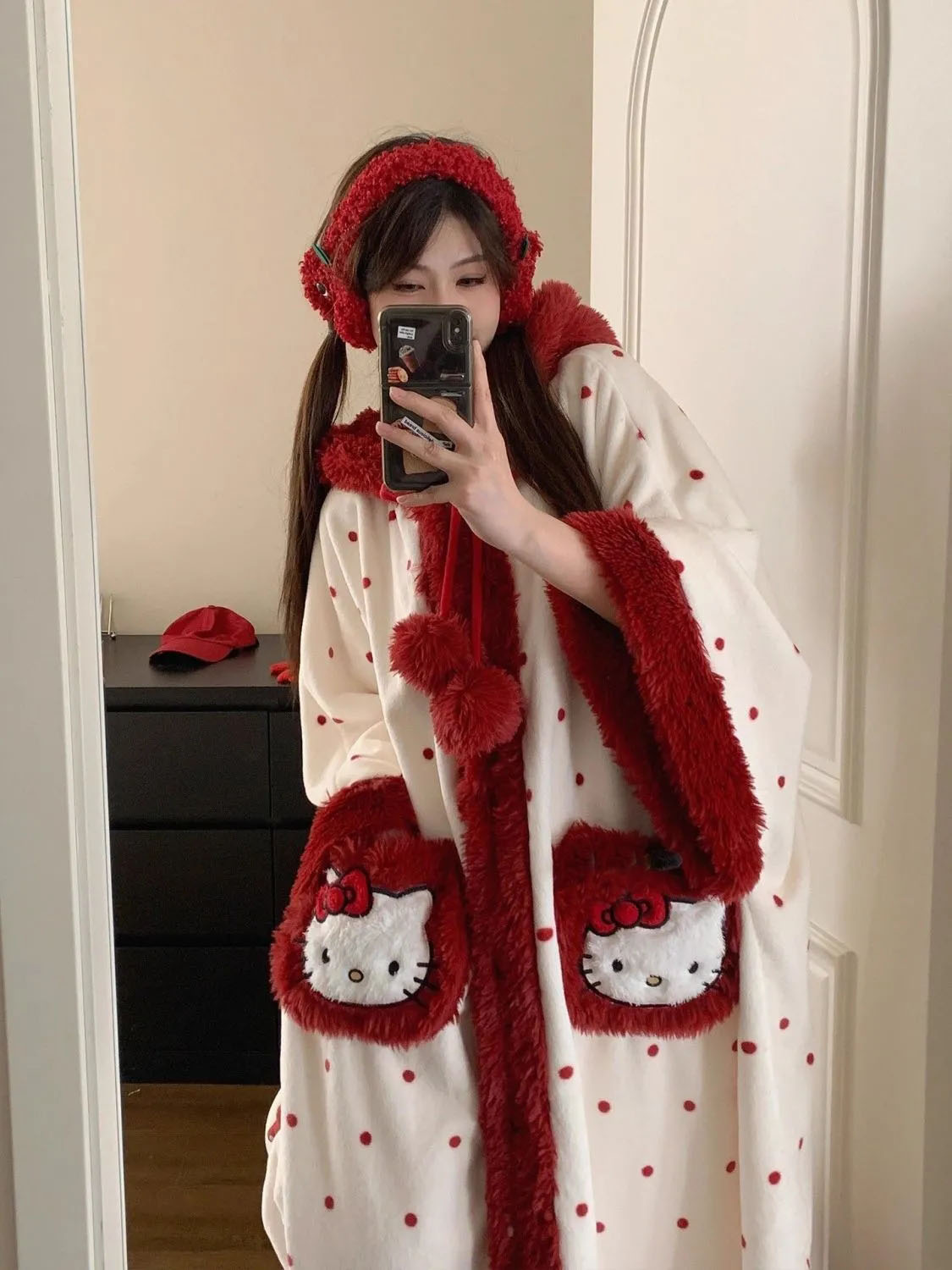 珊瑚绒睡袍套装女冬季加厚加绒睡衣宽松斗篷hellokitty刺绣家居服