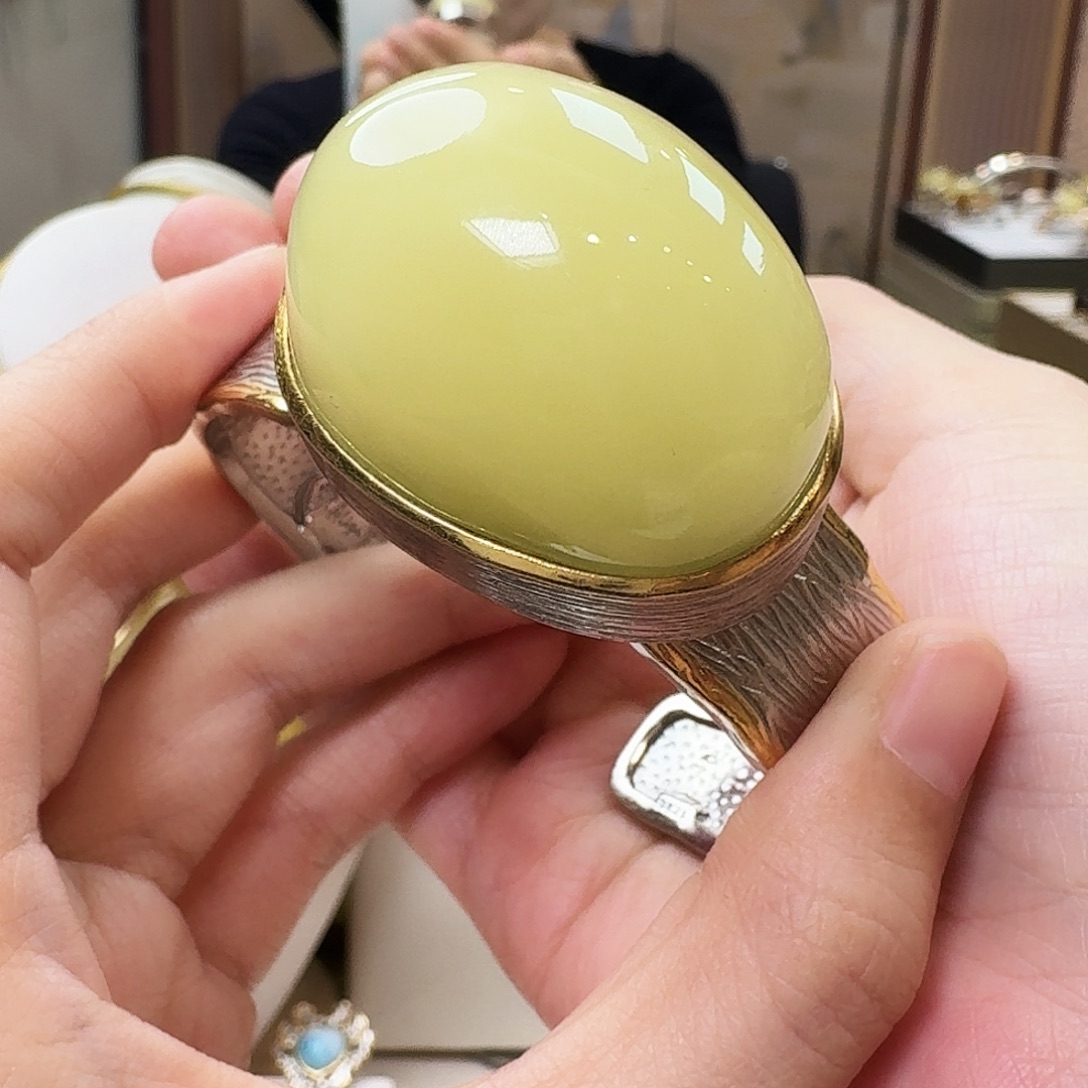 琥珀未镶嵌颈饰手镯