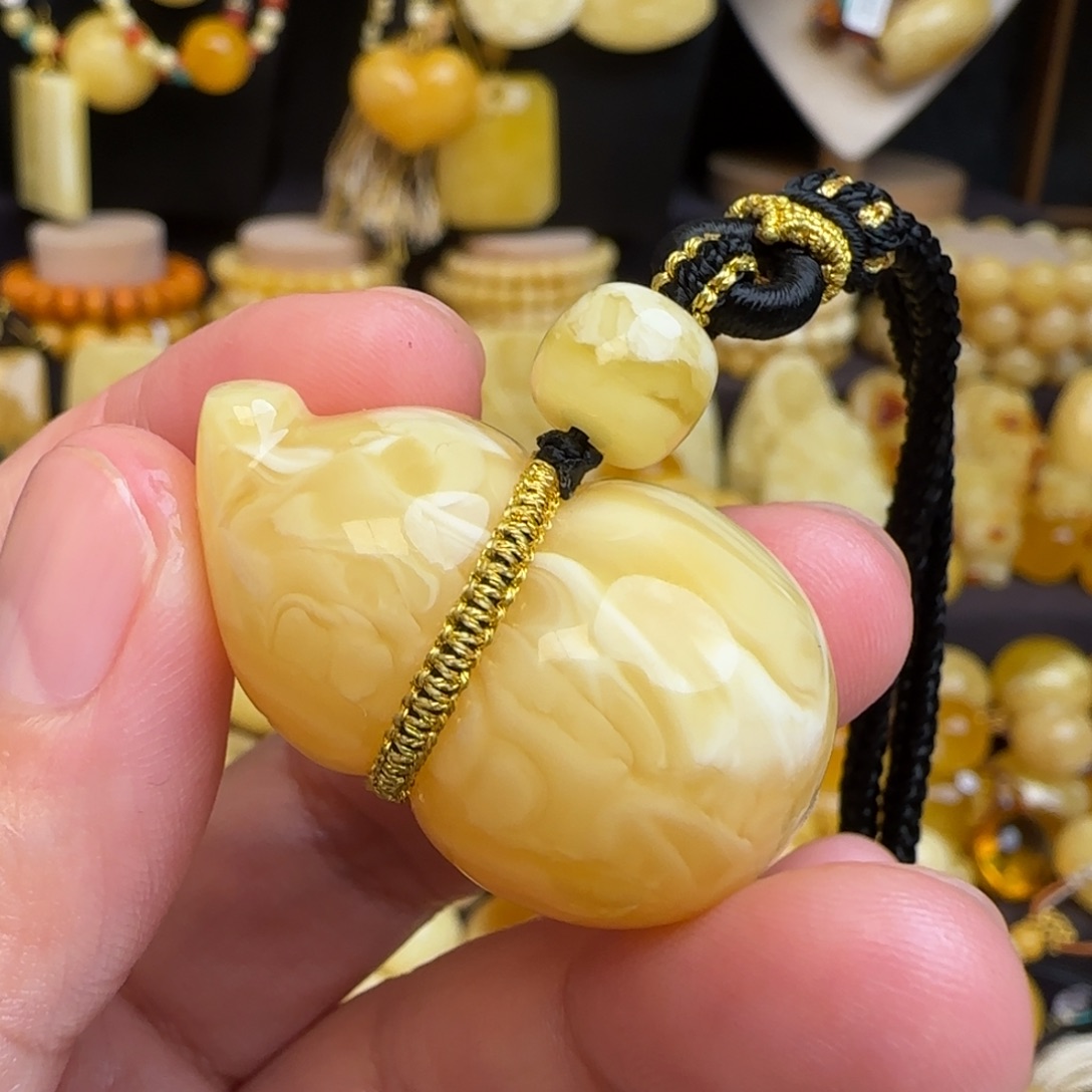 琥珀未镶嵌套链天然俄料浓白妖花蜜蜡葫芦吊坠