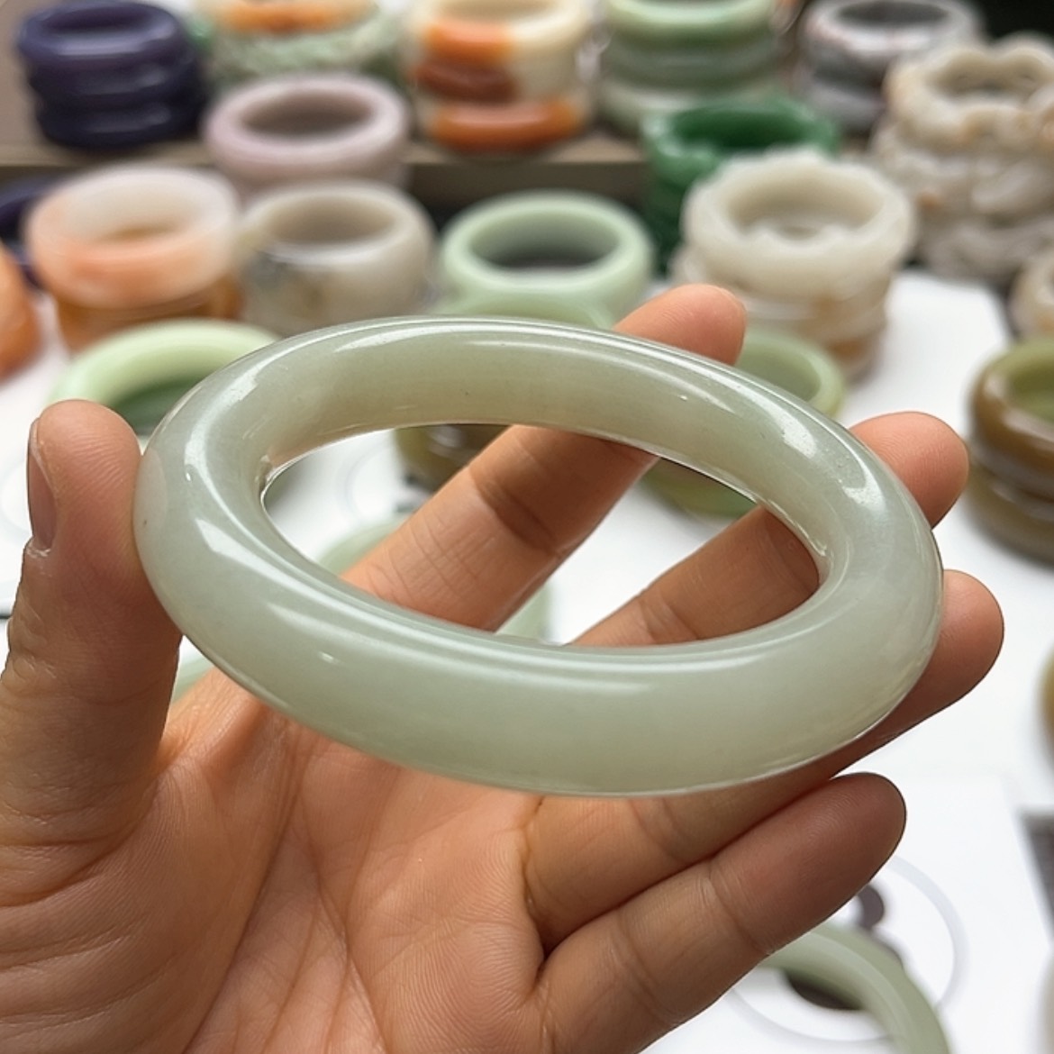 【闪购商品】未镶嵌手镯石英质玉湖水绿福利