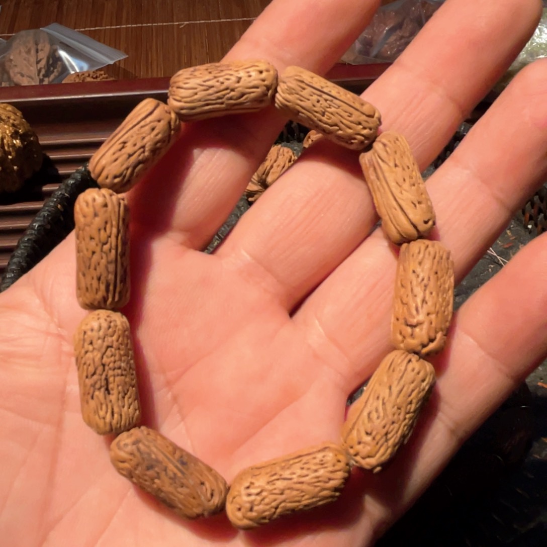 桃核吊坠爰****哥嘎嘎