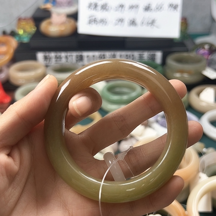 石英质玉手镯未镶嵌彦***虫