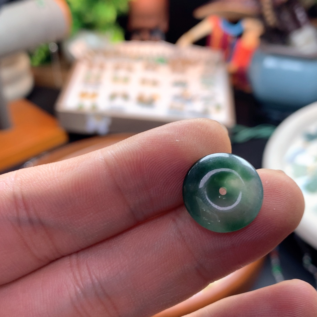 颈饰未镶嵌翡翠澄**步