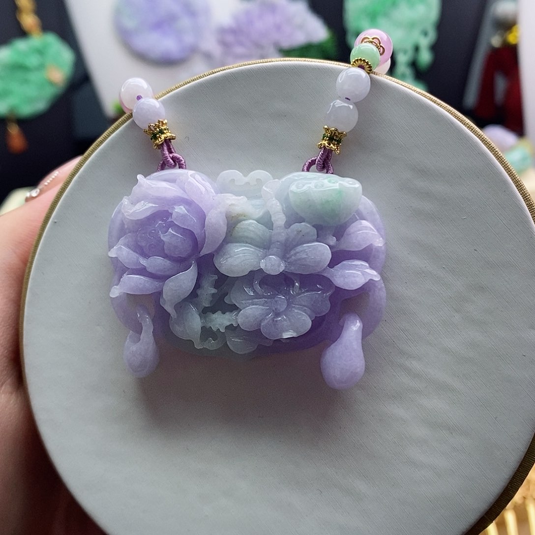 翡翠未镶嵌吊坠(赠链)