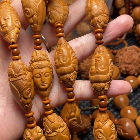 橄榄核吊坠柳叶观音