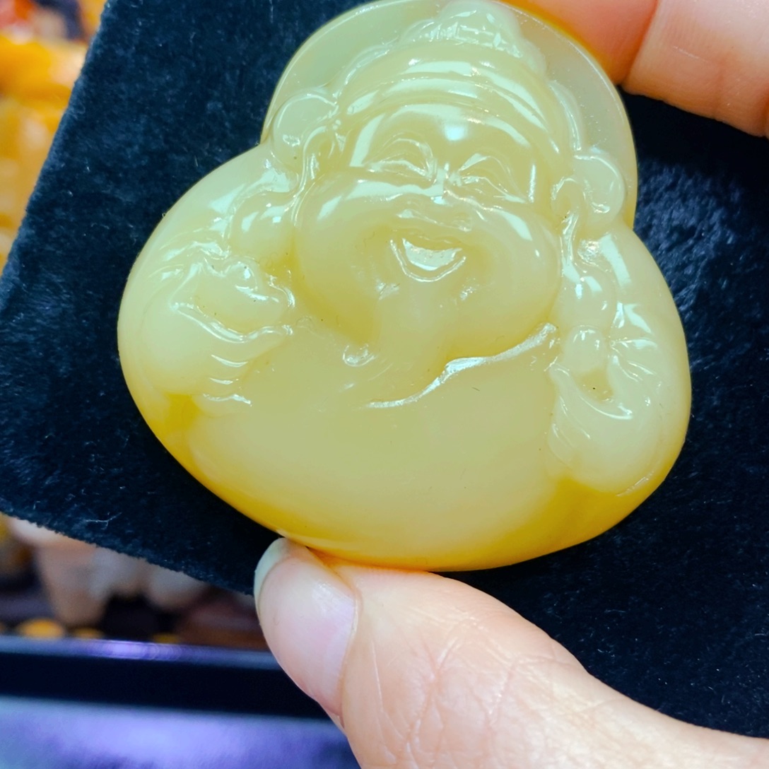 未镶嵌石英质玉（黄龙玉）颈饰