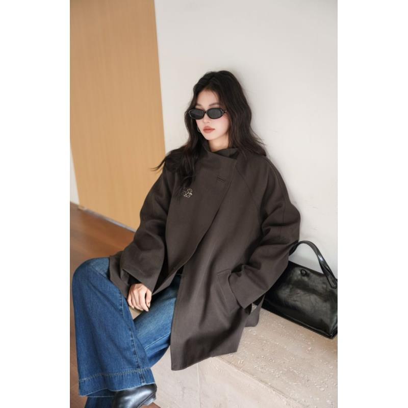 河岸家设计师QUEEN DATE宽松咖色logo胸针厨师服风衣25秋冬