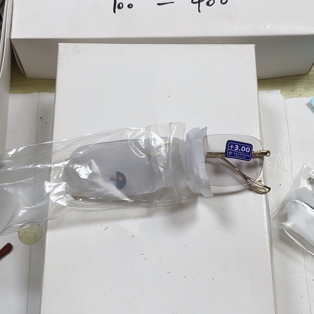 300度金色变色。    