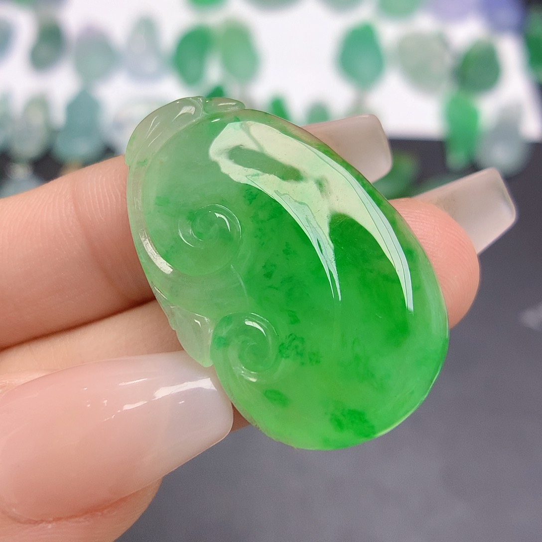 翡翠颈饰未镶嵌如意
