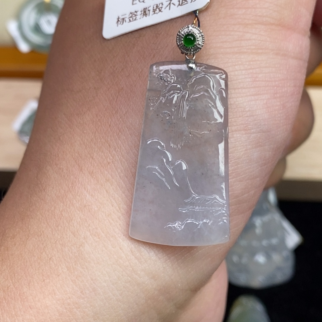 颈饰18K金镶嵌翡翠山水牌