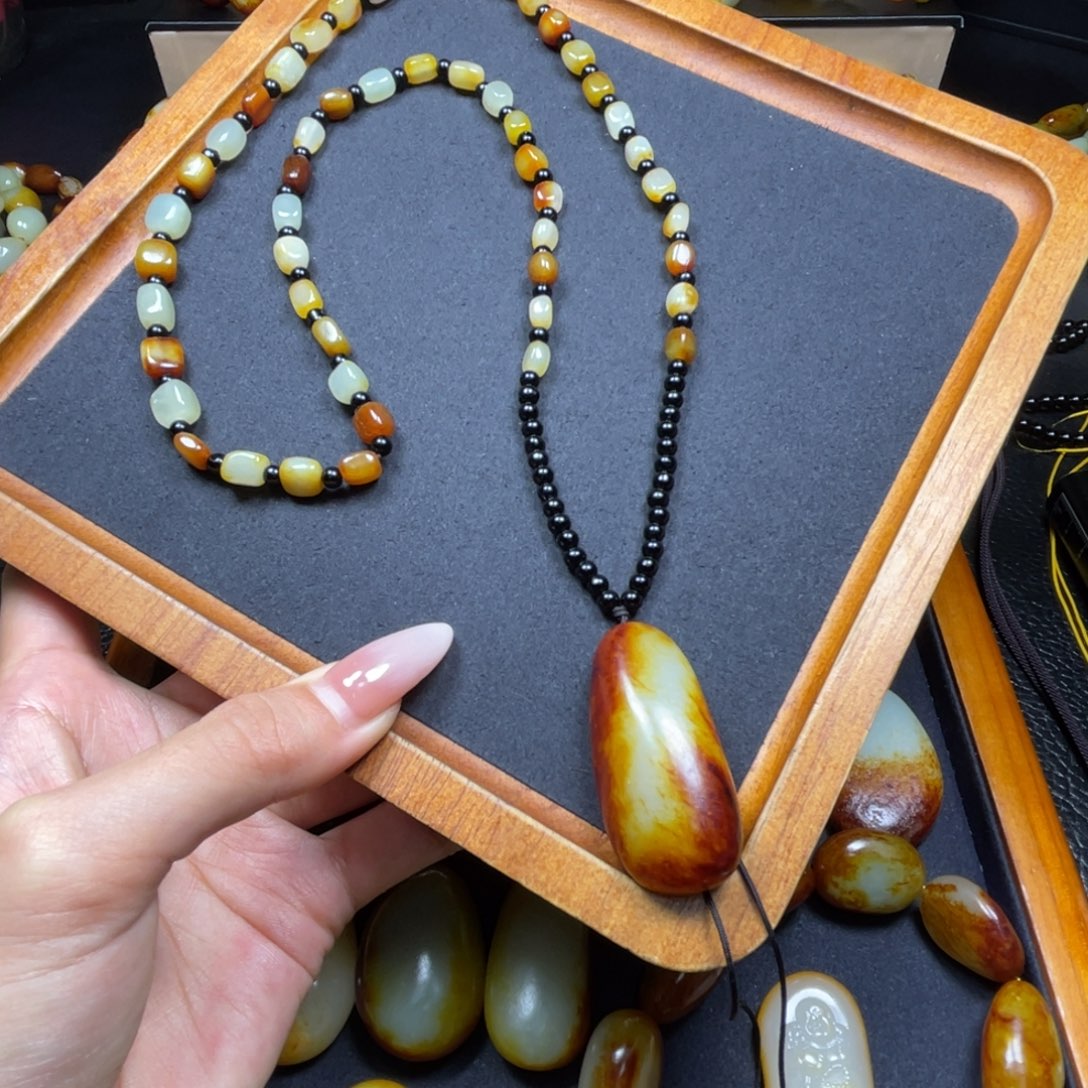 颈饰未镶嵌和田玉