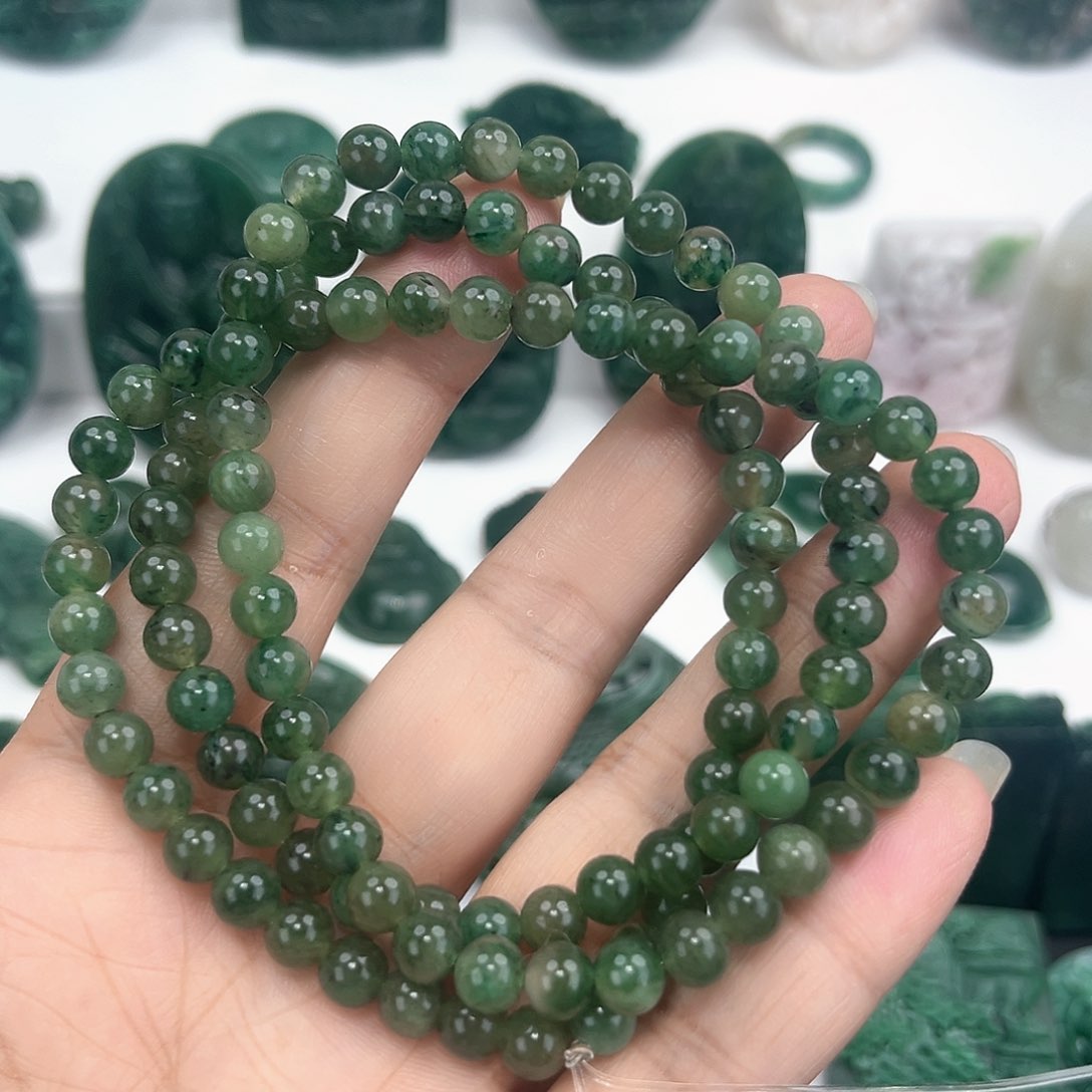 独山玉未镶嵌颈饰