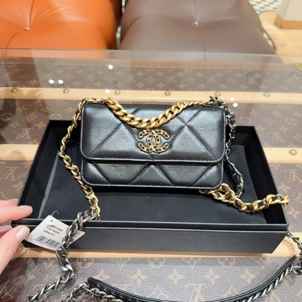 99新 Chanel/香奈儿 19bag 黑金羊皮woc mini单肩斜挎链条包