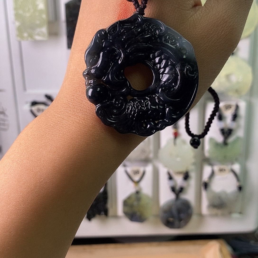 蛇纹石玉颈饰未镶嵌白*?81