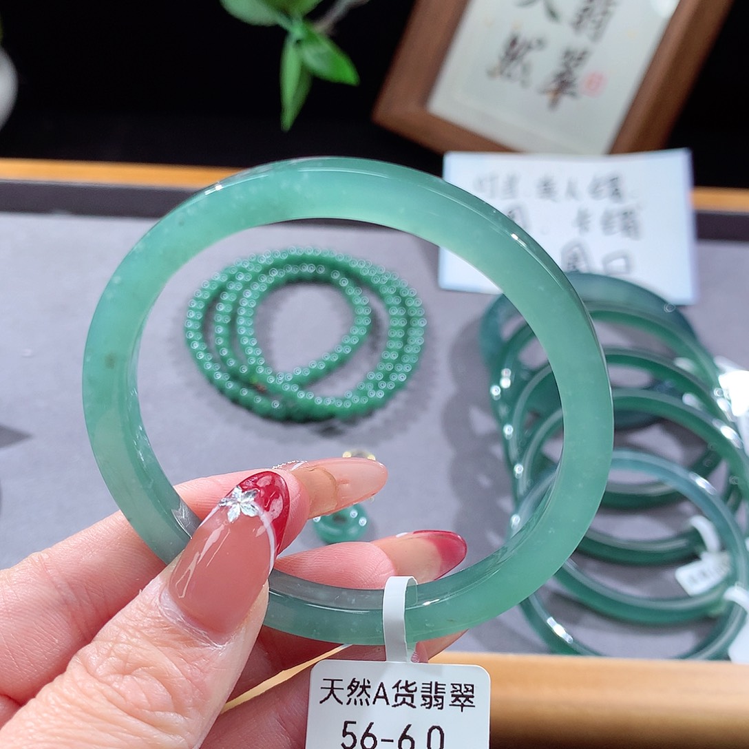 翡翠手镯（圆镯）未镶嵌