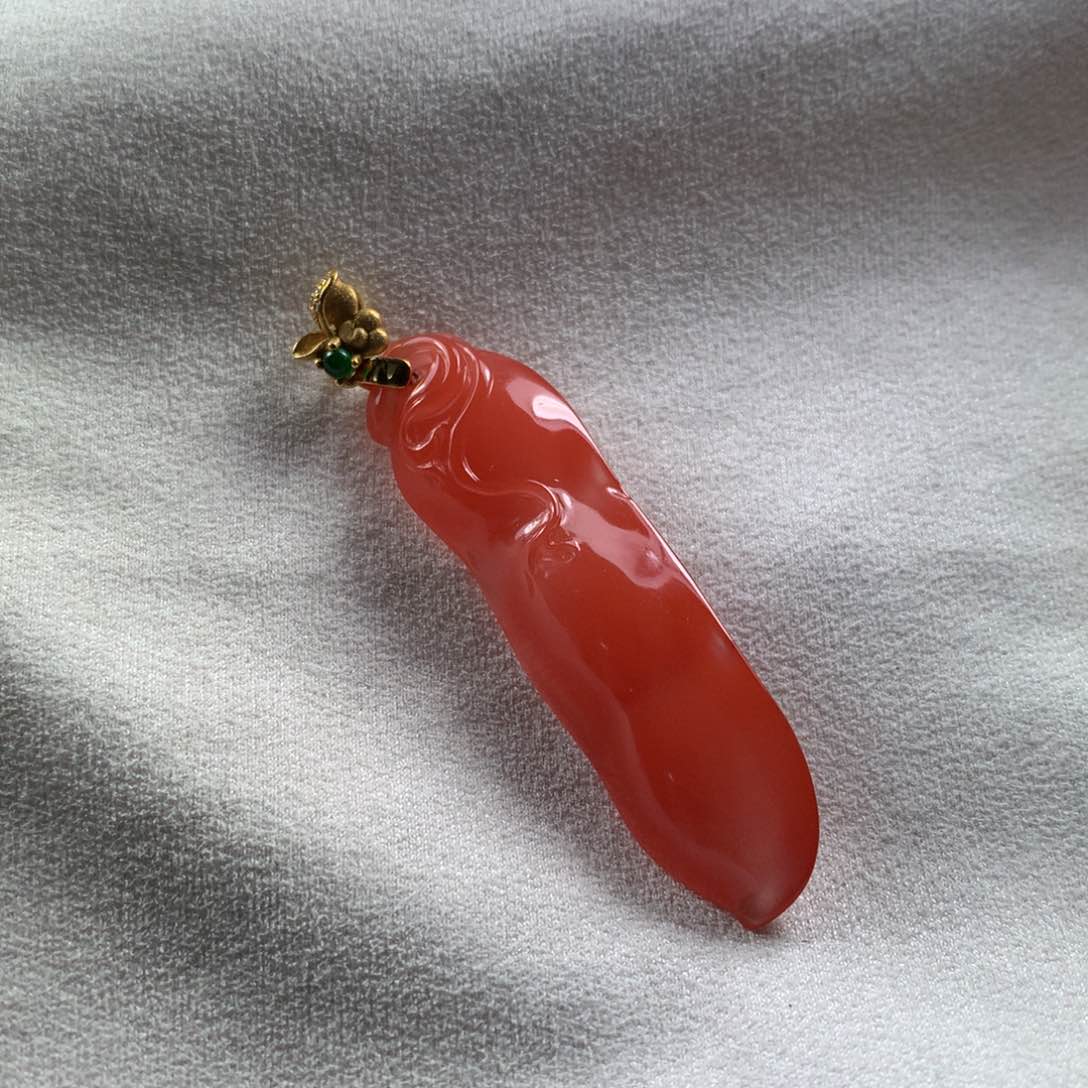 南红玛瑙福豆吊坠18K金镶嵌