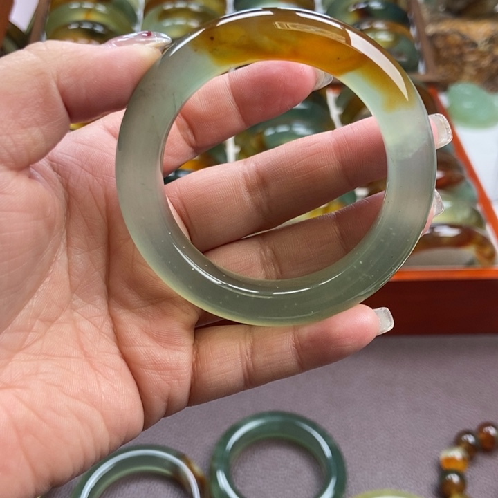 屯***子蛇纹石玉未镶嵌手镯