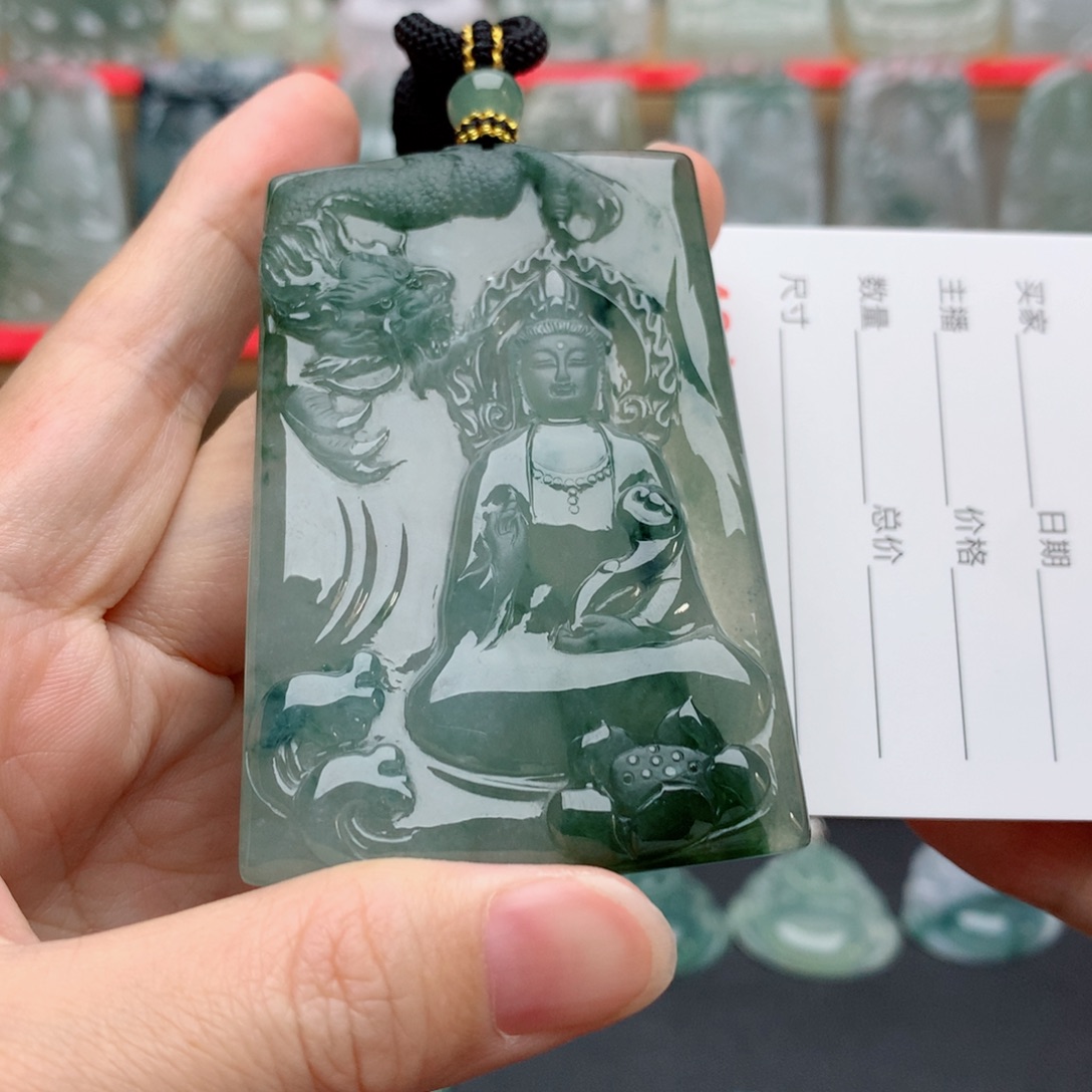 那***夏翡翠未镶嵌颈饰护主观音