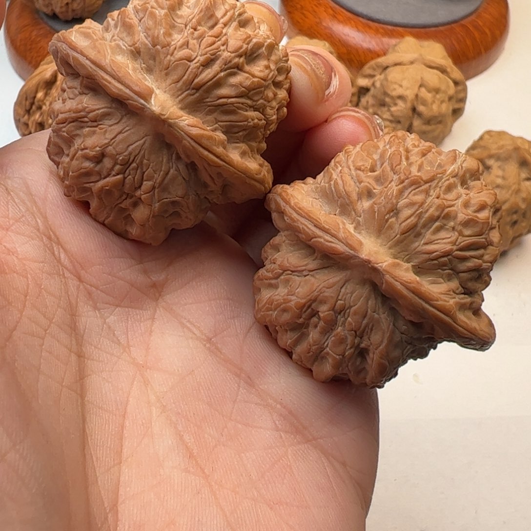 文玩核桃吊坠血麒麟39全品