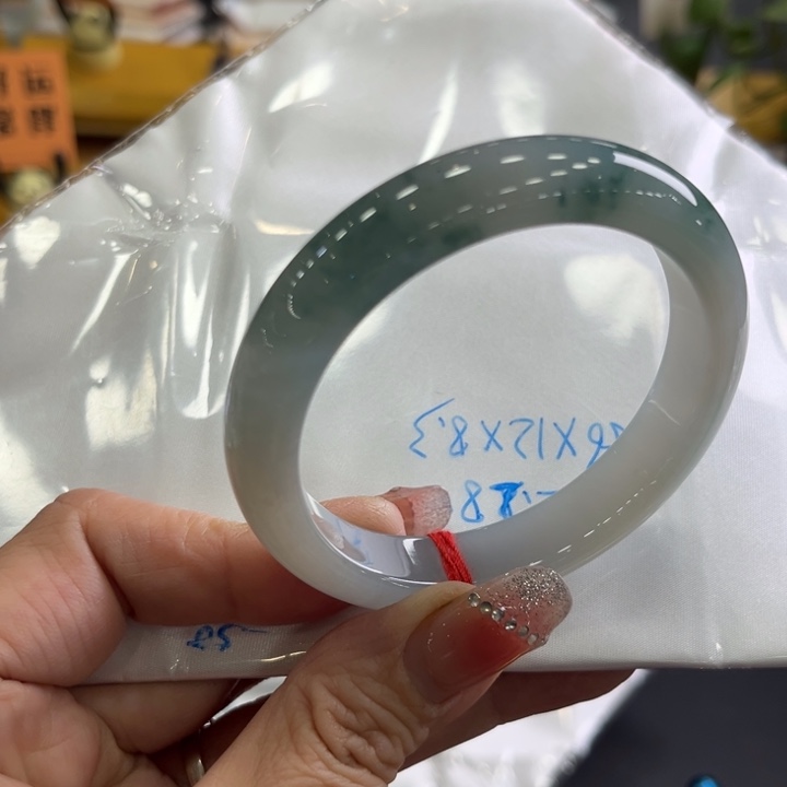 翡翠手镯未镶嵌飘花富贵花