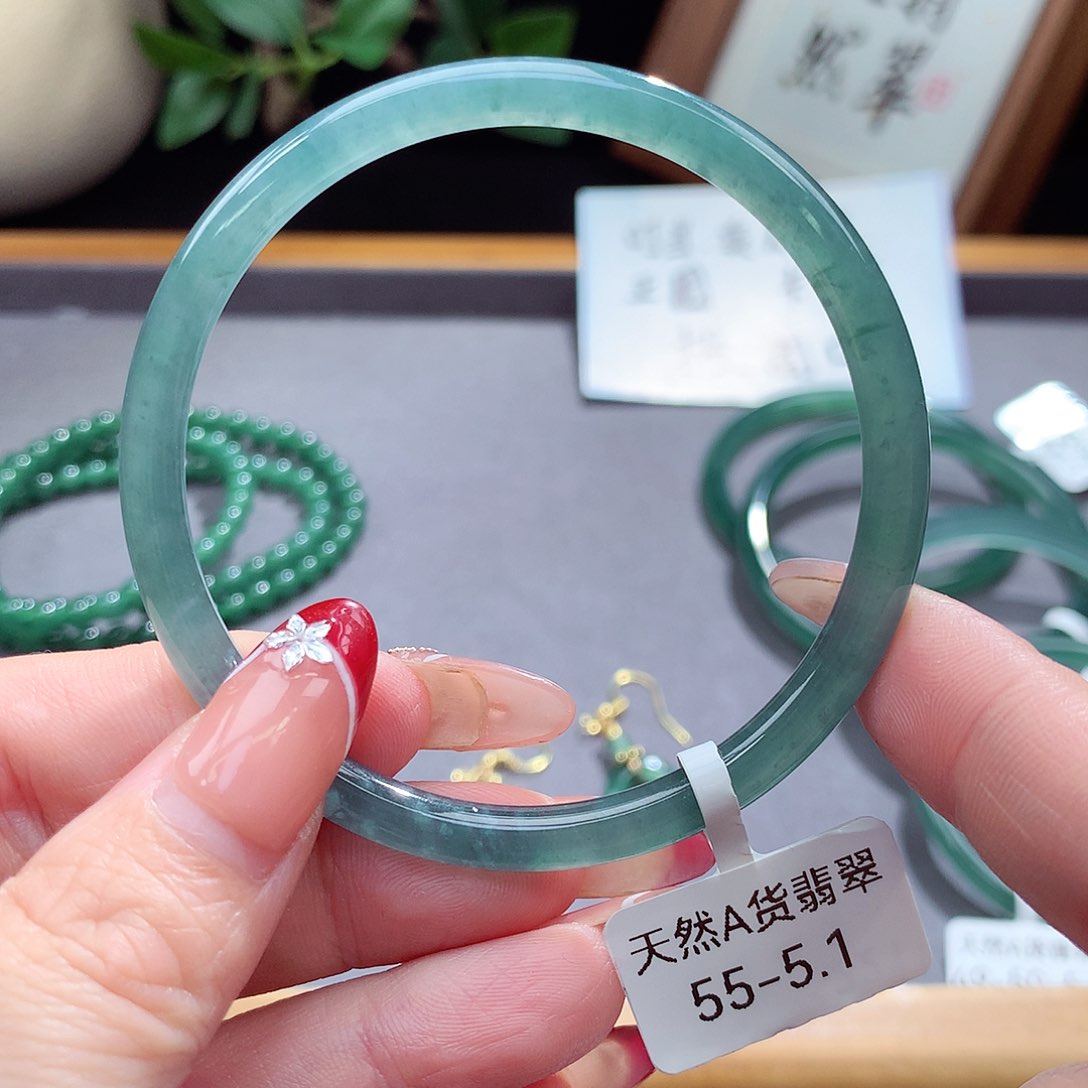 翡翠手镯（圆镯）未镶嵌