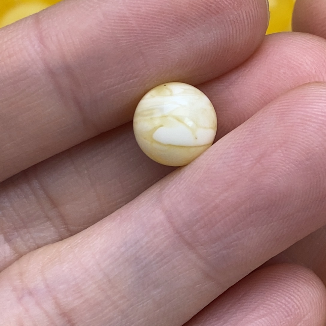 琥珀裸石未镶嵌8.6圆珠微瑕