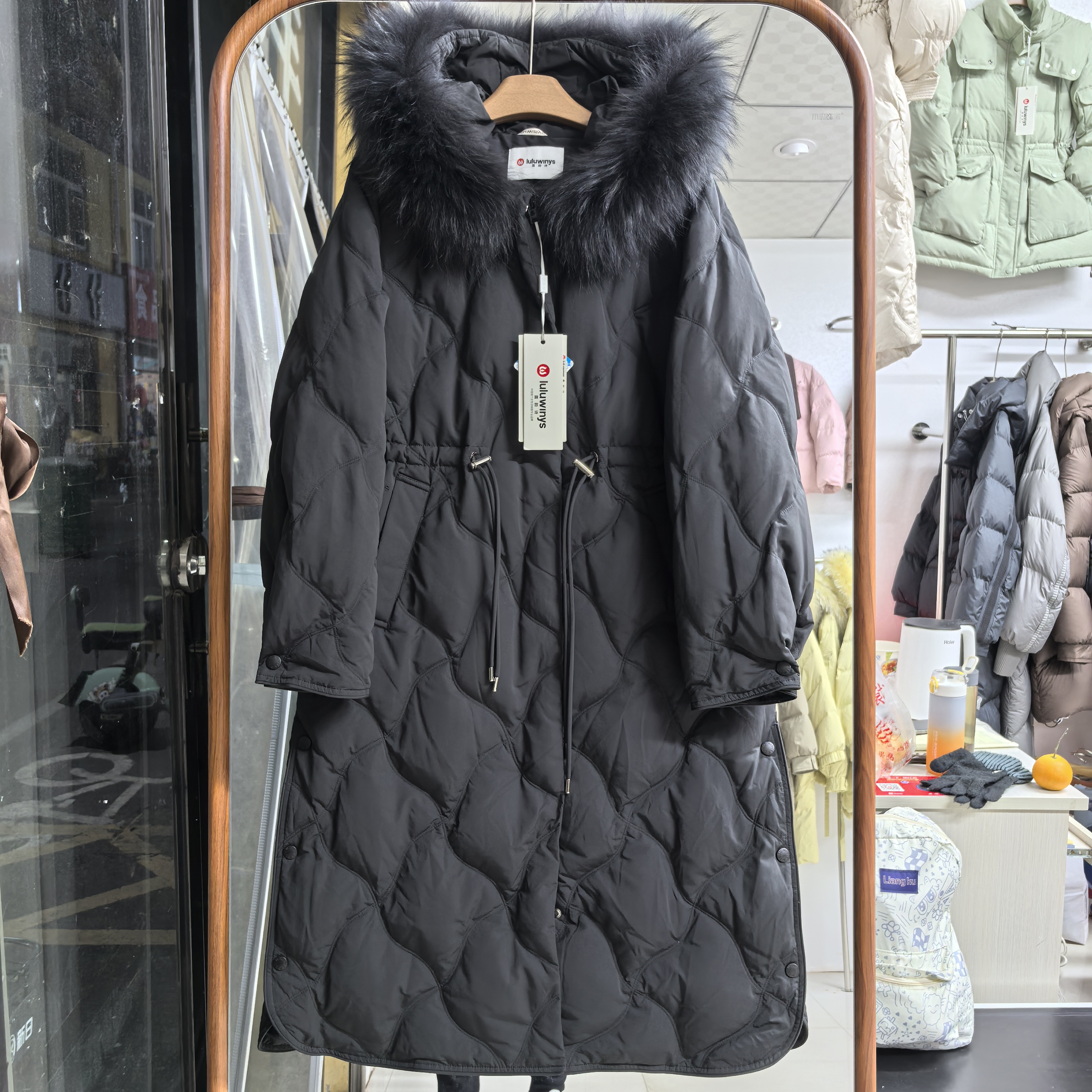 露韵诗羽绒服258539黑色小码连帽修身收腰女士时尚保暖大毛领长款