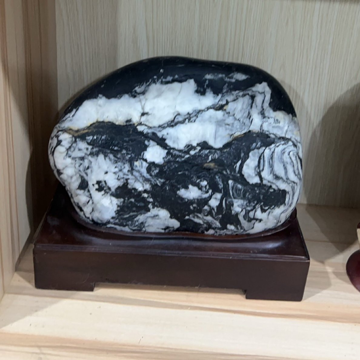 四川省阿坝洲岷江黑白水墨画面石石头工艺品创意桌面