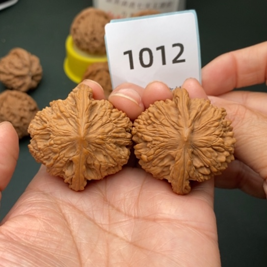 文玩核桃把件40.5狮虎兽1012