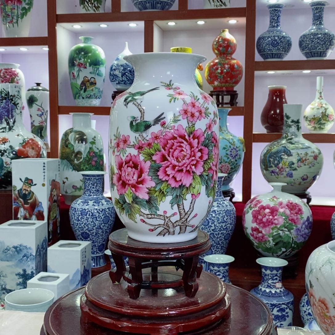 瓶粉彩牡丹冬瓜瓶