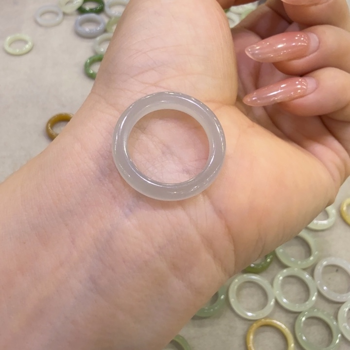 @***见和田玉未镶嵌手镯