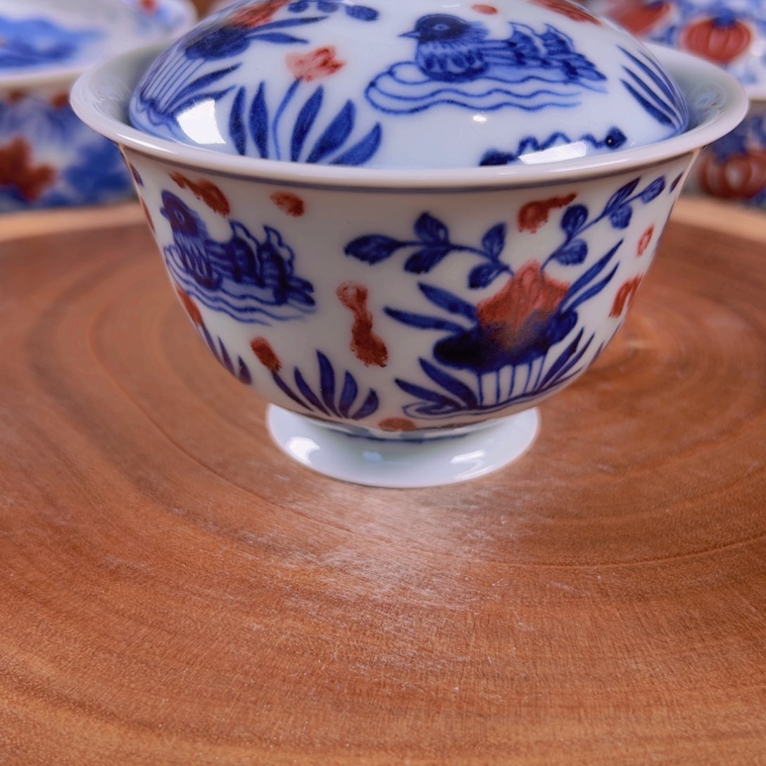 青花釉里红鸳鸯戏水两才盖碗