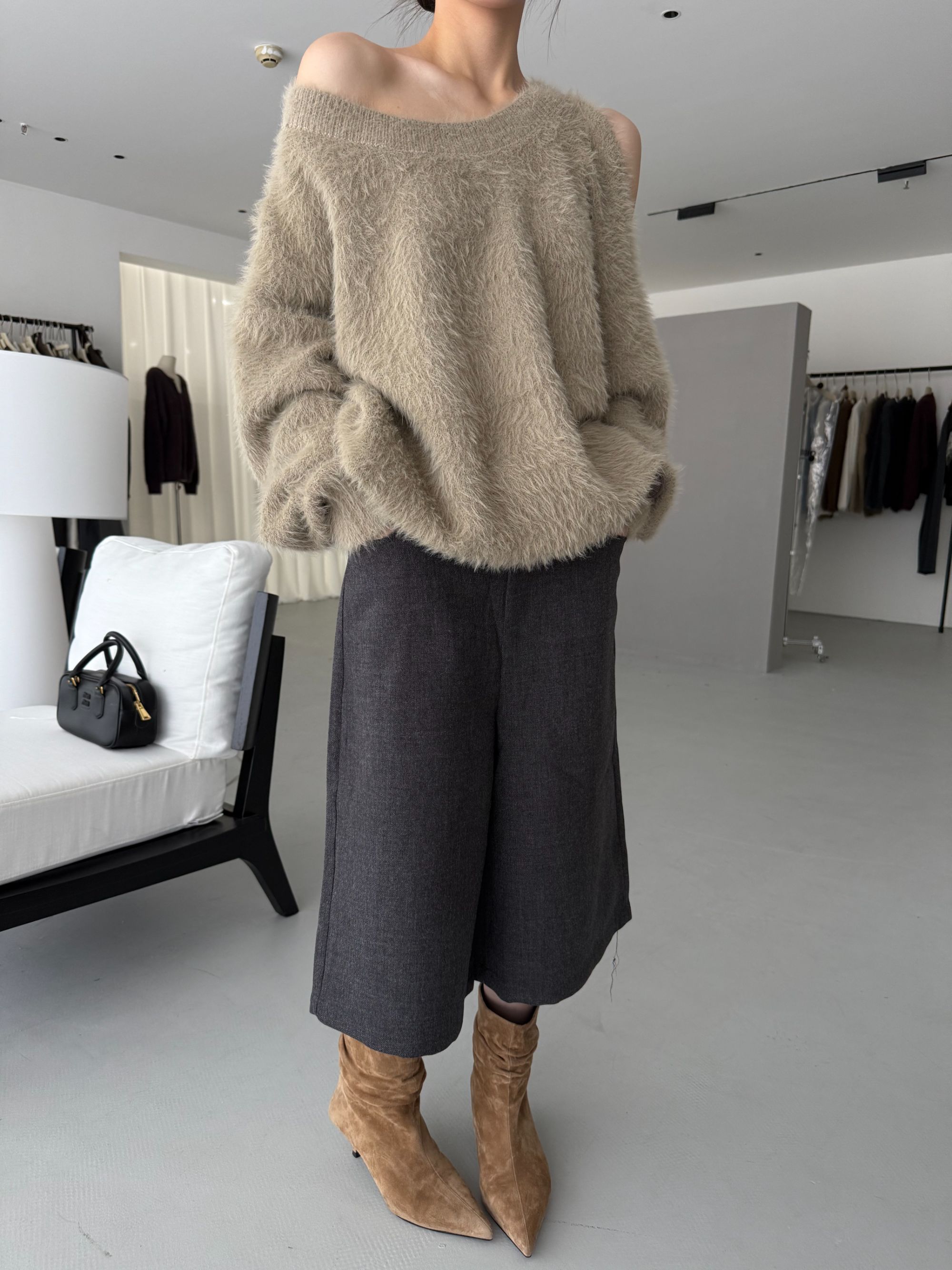 米古古 REPLAY # 9053-福 设计感斜肩小众随意领漏肩上衣（衣长73）