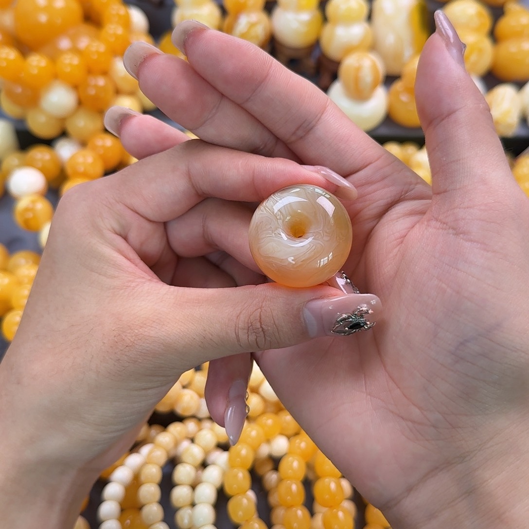 蜜蜡未镶嵌珠宝奇石12.6g