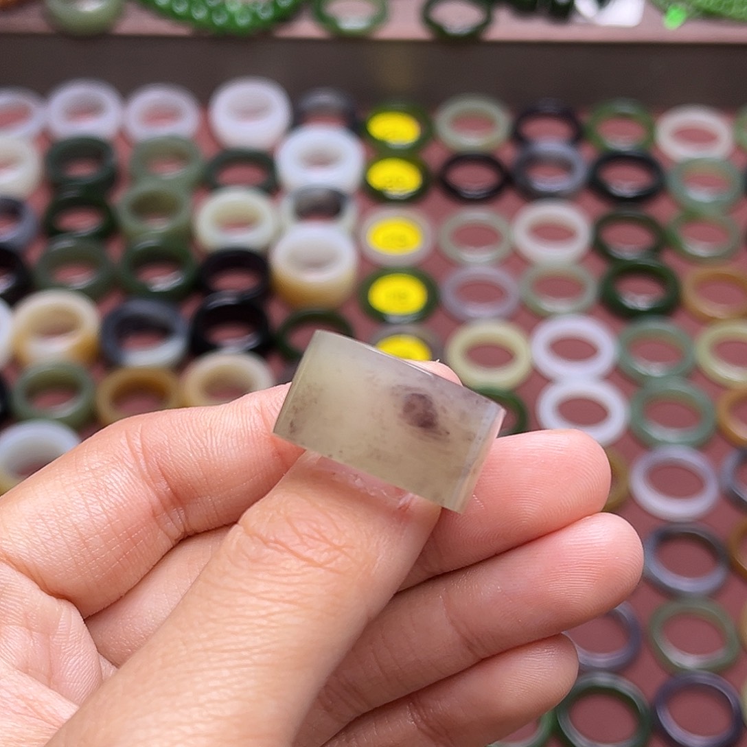 和田玉戒指未镶嵌18内径 青提飘紫 无鉴赏