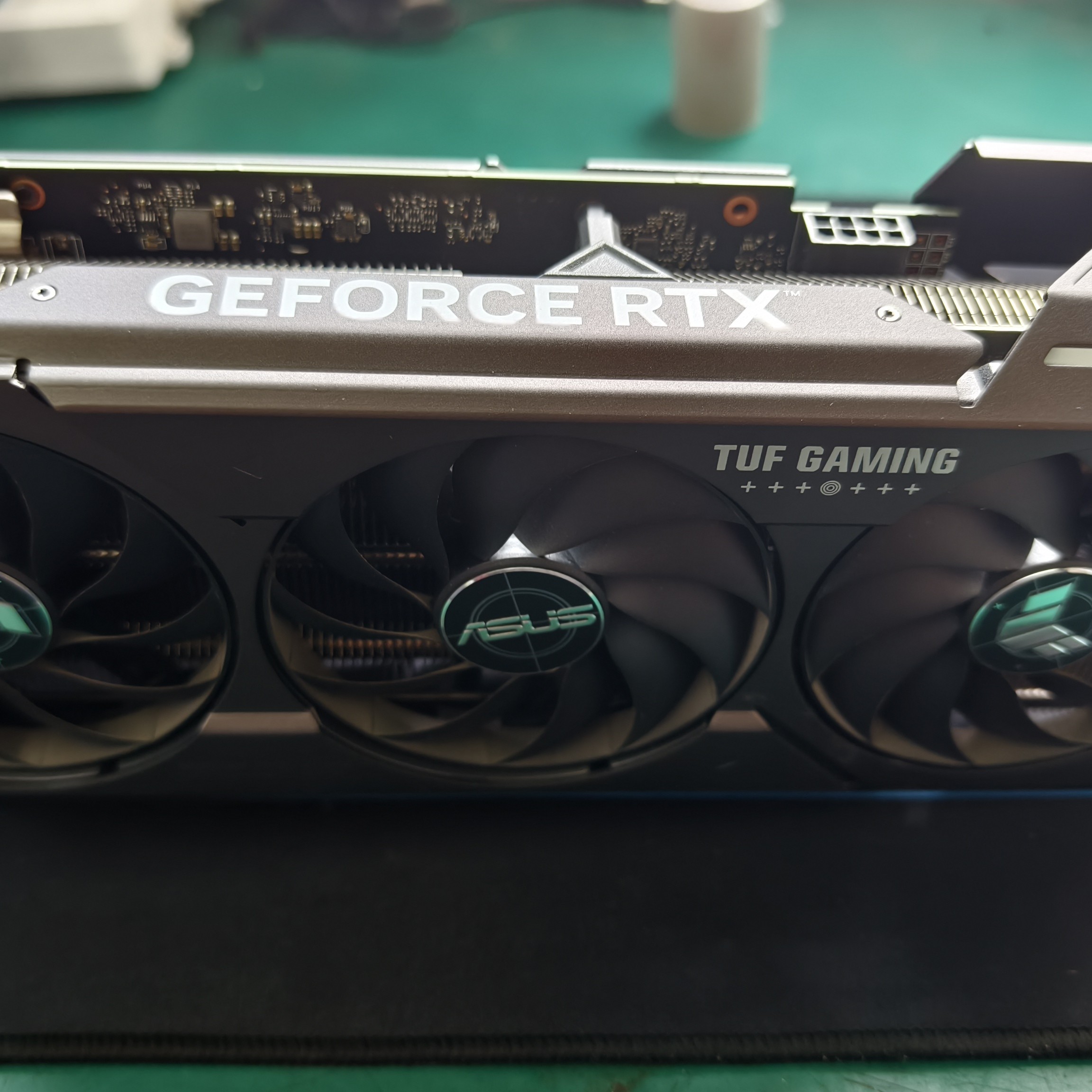 华硕RTX4060ti系列显卡专业设计适用于吃鸡等电竞游戏