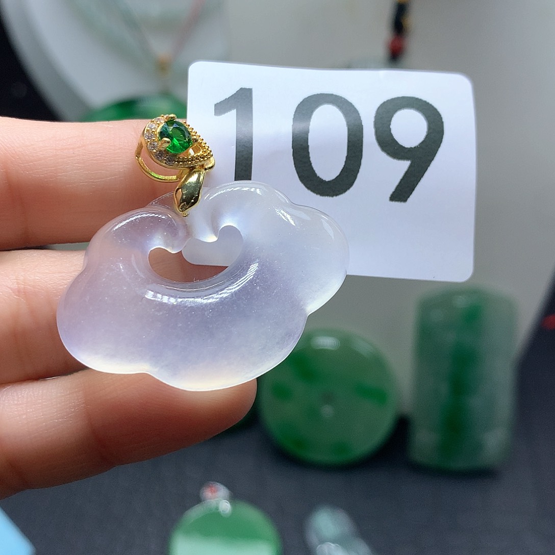 翡翠吊坠(赠链)未镶嵌