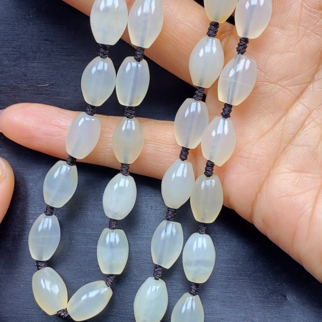 石英质玉（黄龙玉）颈饰未镶嵌