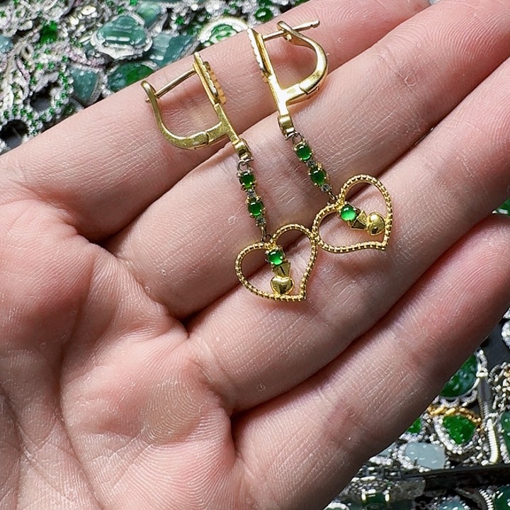 翡翠颈饰未镶嵌天然A货翡翠放漏