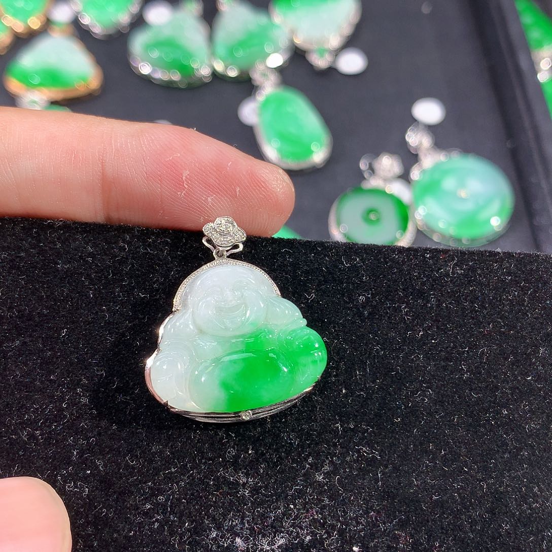 翡翠18K金镶嵌颈饰