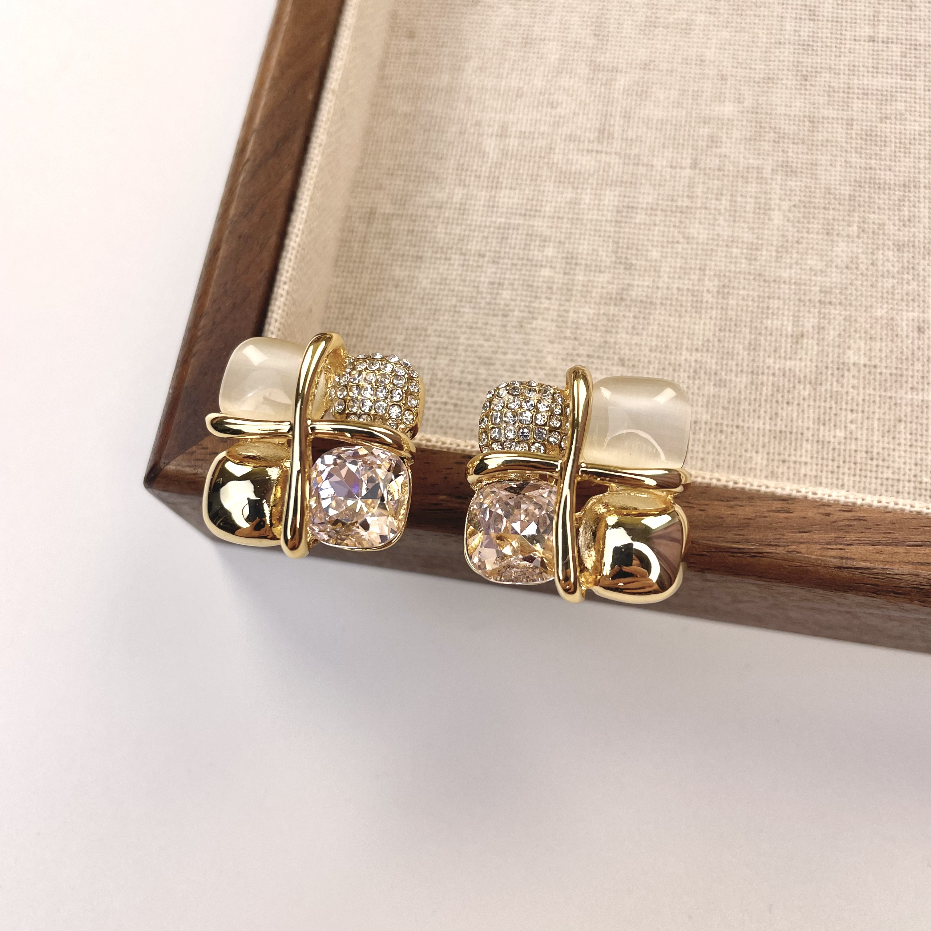 铜合金锆石耳饰 买三送一1126 手工气质轻奢副复古法式耳钉耳扣