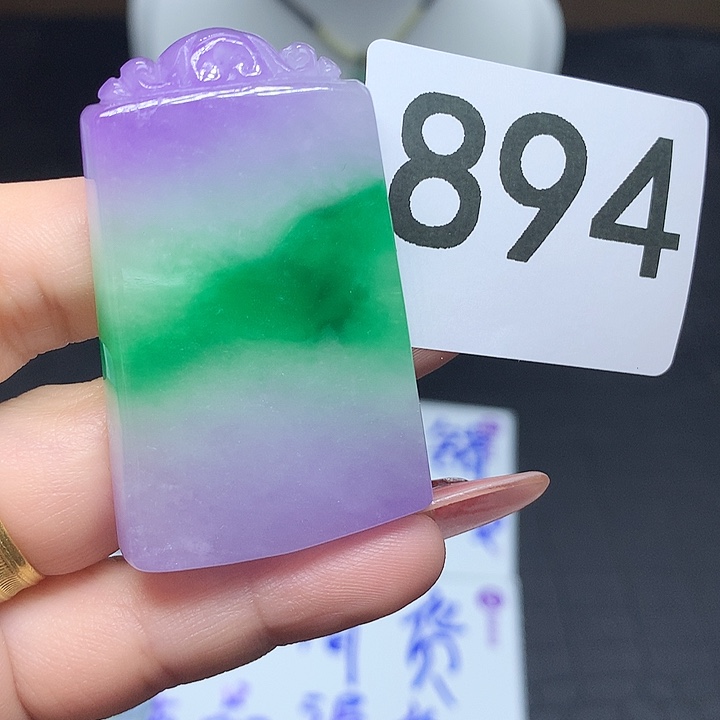 翡翠吊坠(赠链)未镶嵌