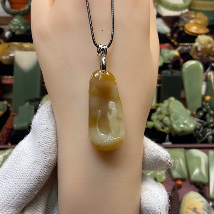 颈饰未镶嵌岫岩老玉（透闪石质玉）