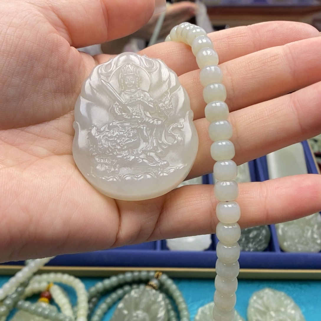 和田玉颈饰未镶嵌龙*纹