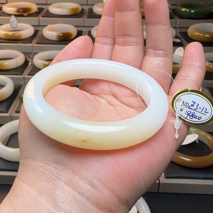 和田玉未镶嵌手镯