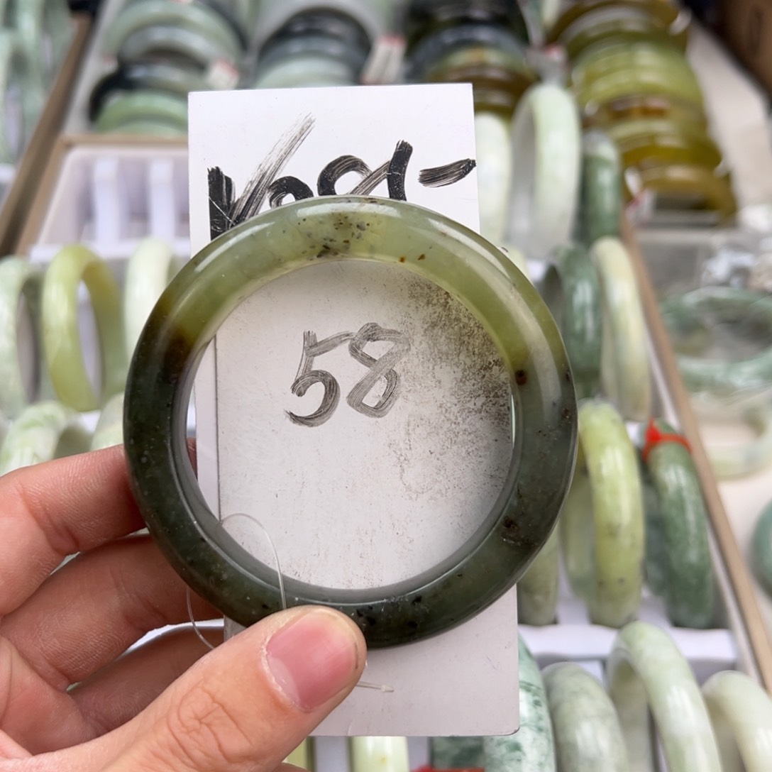 岫玉手镯未镶嵌天然岫玉微瑕