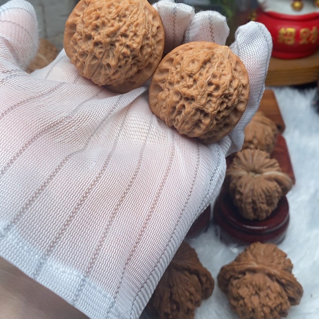 文玩核桃吊坠39尺寸血麒麟