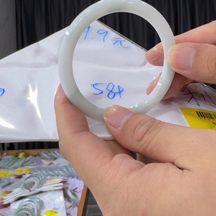 翡翠手镯未镶嵌纯天然缅甸翡翠a货 买断