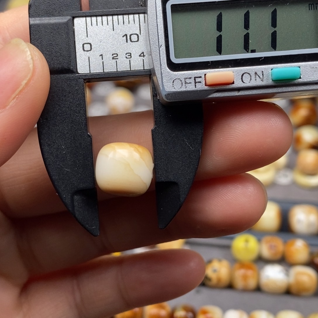 琥珀未镶嵌耳饰老型